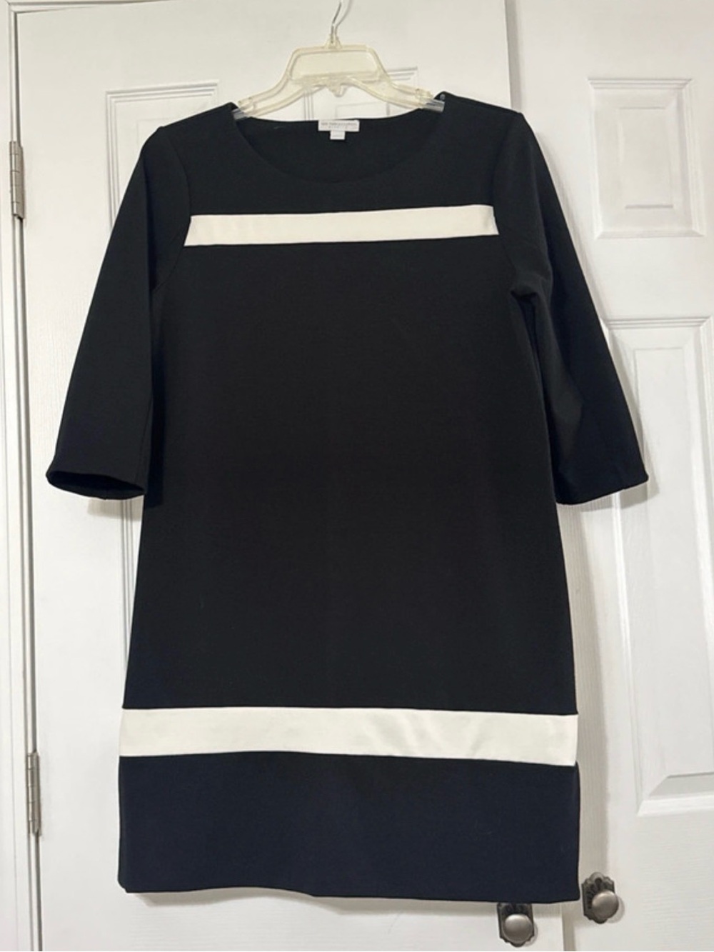 New York & Company classic colorblock shift dress. Size US L.